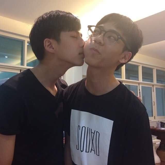 ผู้ชายเล่นอะไรกันก็ไม่รู้ค่ะพี่ตา 2,408