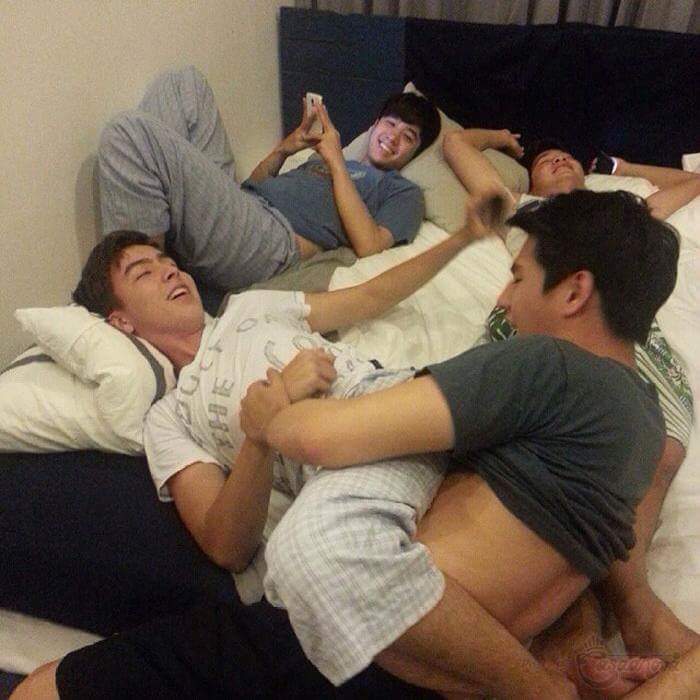ผู้ชายเล่นอะไรกันก็ไม่รู้ค่ะพี่ตา 2,408