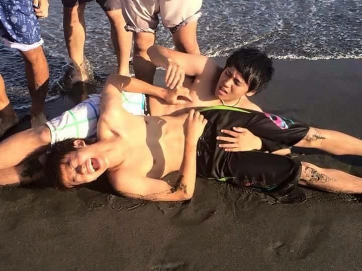 ผู้ชายเล่นอะไรกันก็ไม่รู้ค่ะพี่ตา 2,408