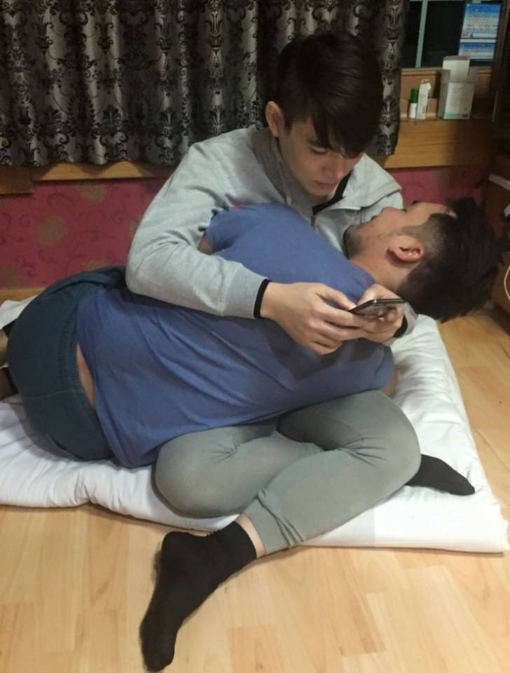 ผู้ชายเล่นอะไรกันก็ไม่รู้ค่ะพี่ตา 2,408