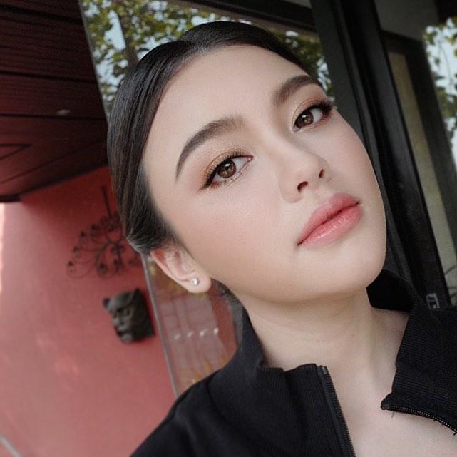 นาตาลี​ ป​ณ​า​ลี​ ในบทเจ้าหญิง​แจสมิน​ เรื่อง​ ดาวหลง​ฟ้า​ภูผา​สีเงิน