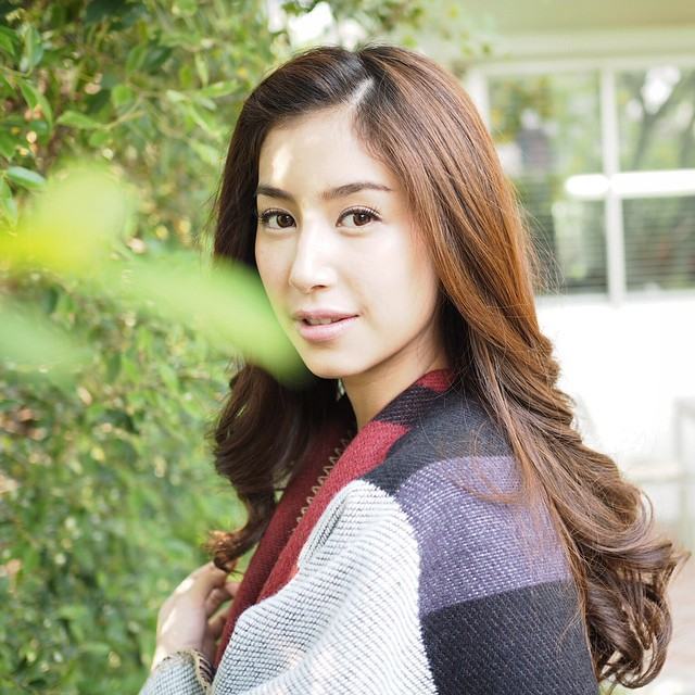 มิ้น ชาลิดาในบท กีรณา เรื่อง​ รักหลงโรง