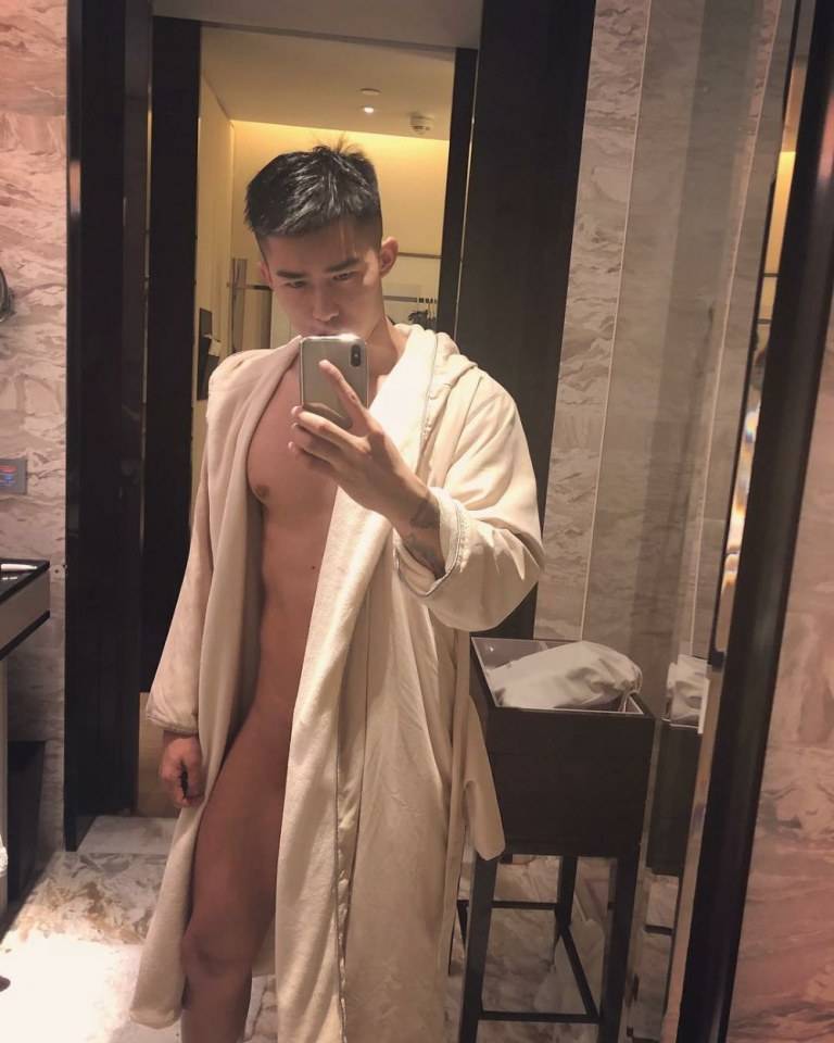 hot male 285 (18+)