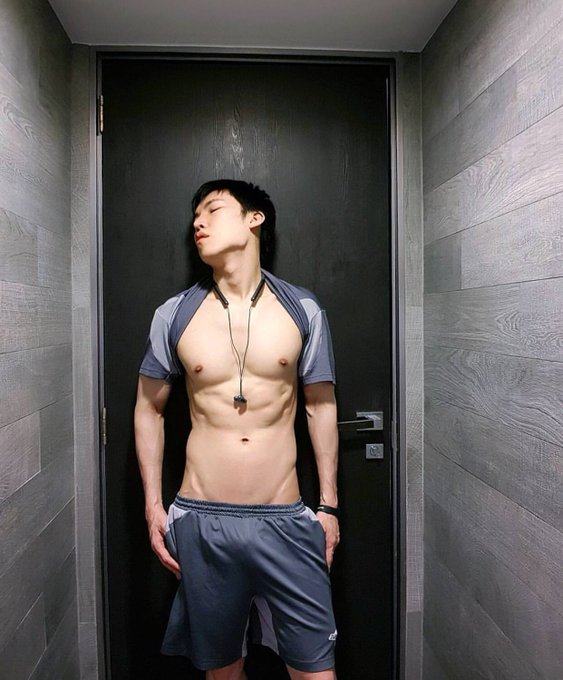 hot male 286 (18+)