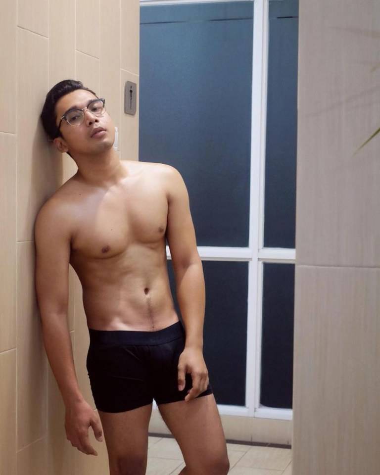 หล่อจังสามี