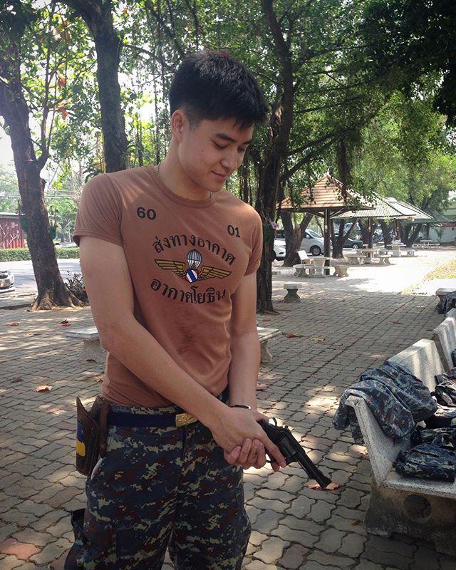 สามีละมุนมาก  อยากเล่นปืนสามี