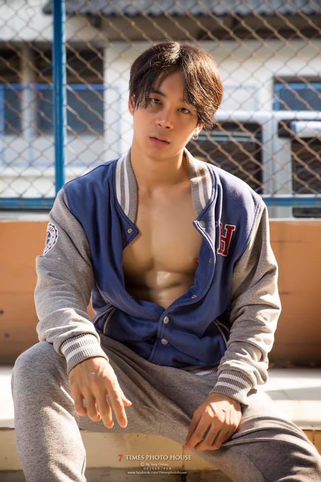 น้องเอิร์ล หนุ่มcleo คว้ารางวัล The Most Stunning Six Pack Bachelors 2017