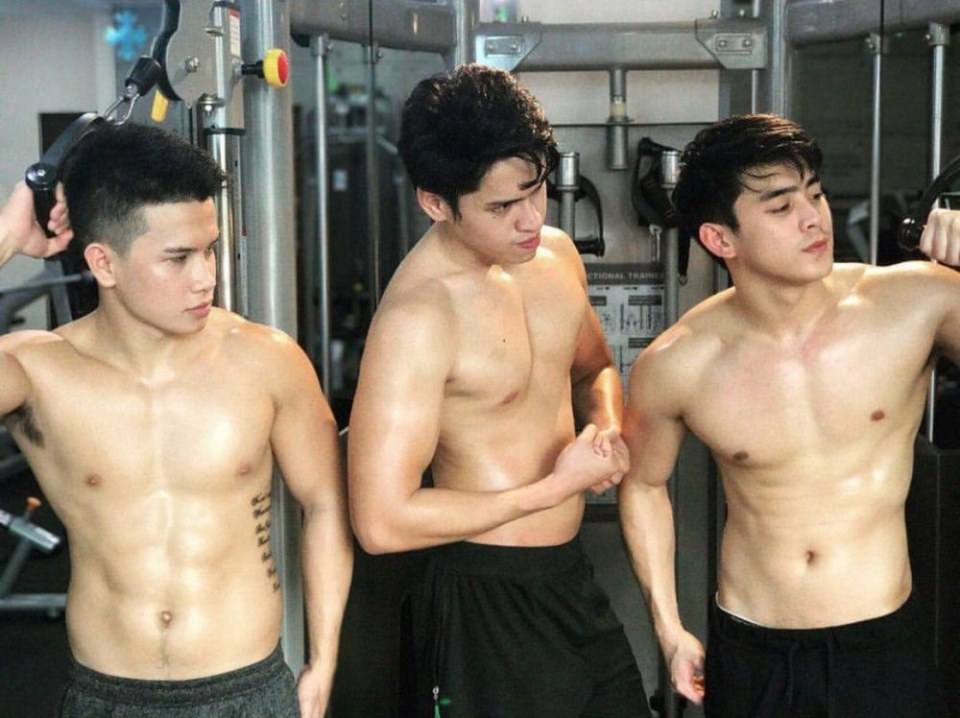 ดม