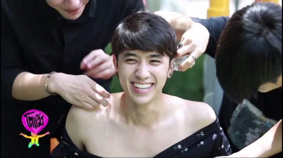 อยากเอาน้ำก้อนถู.....หลังให้ ปังปอนด์แท้เด๊