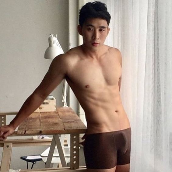 hot male 296 (18+)