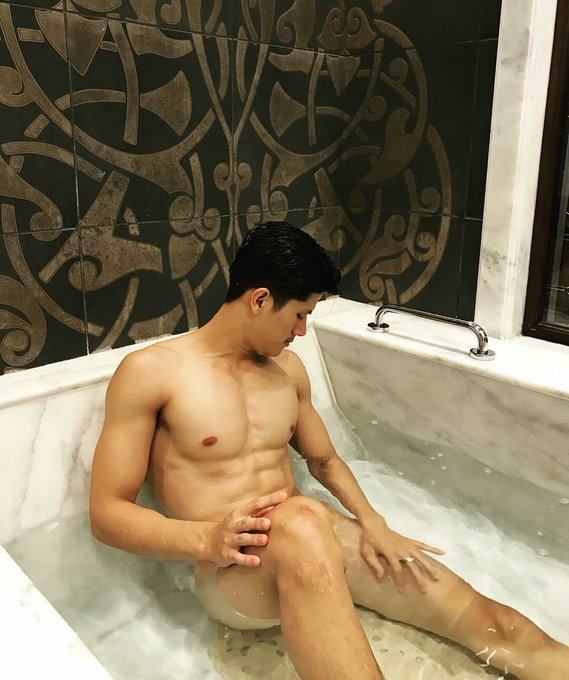 hot male 296 (18+)