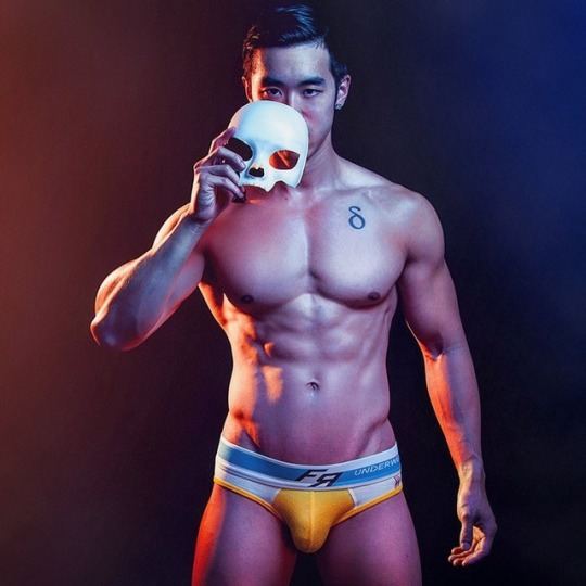 hot male 296 (18+)