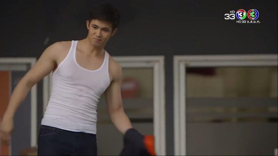 ฮ้อนก็ถอดเสื้อแมจิเลียเอ้ย! เช็ดเหือให้,ถึงเจ้าบ่แม่นพระเอกในละครแต่เจ้าคือพระเอกใจดวงใจของข้อย เบิ่งเพราะมีเจ้า//ระเริงไฟ