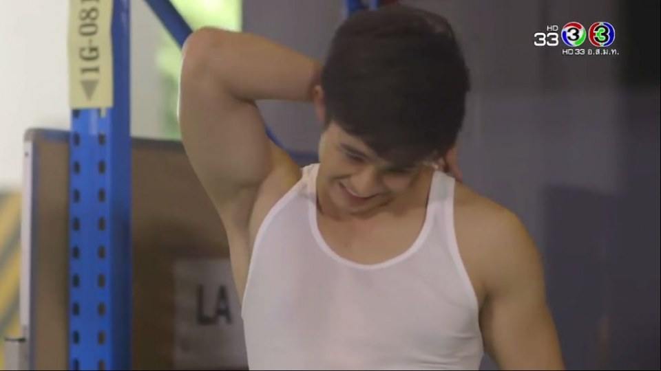 ฮ้อนก็ถอดเสื้อแมจิเลียเอ้ย! เช็ดเหือให้,ถึงเจ้าบ่แม่นพระเอกในละครแต่เจ้าคือพระเอกใจดวงใจของข้อย เบิ่งเพราะมีเจ้า//ระเริงไฟ