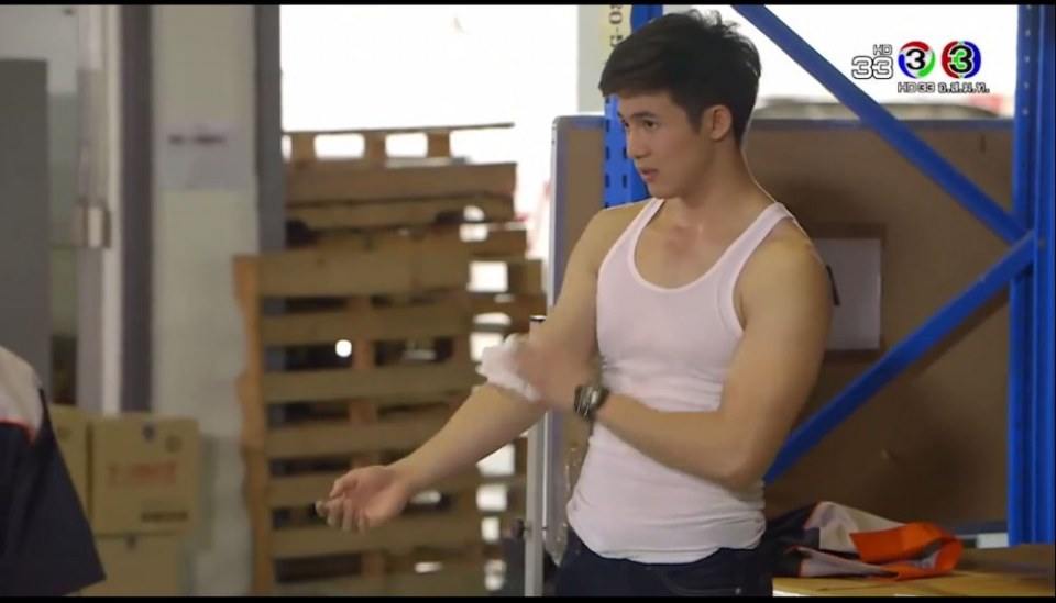ฮ้อนก็ถอดเสื้อแมจิเลียเอ้ย! เช็ดเหือให้,ถึงเจ้าบ่แม่นพระเอกในละครแต่เจ้าคือพระเอกใจดวงใจของข้อย เบิ่งเพราะมีเจ้า//ระเริงไฟ