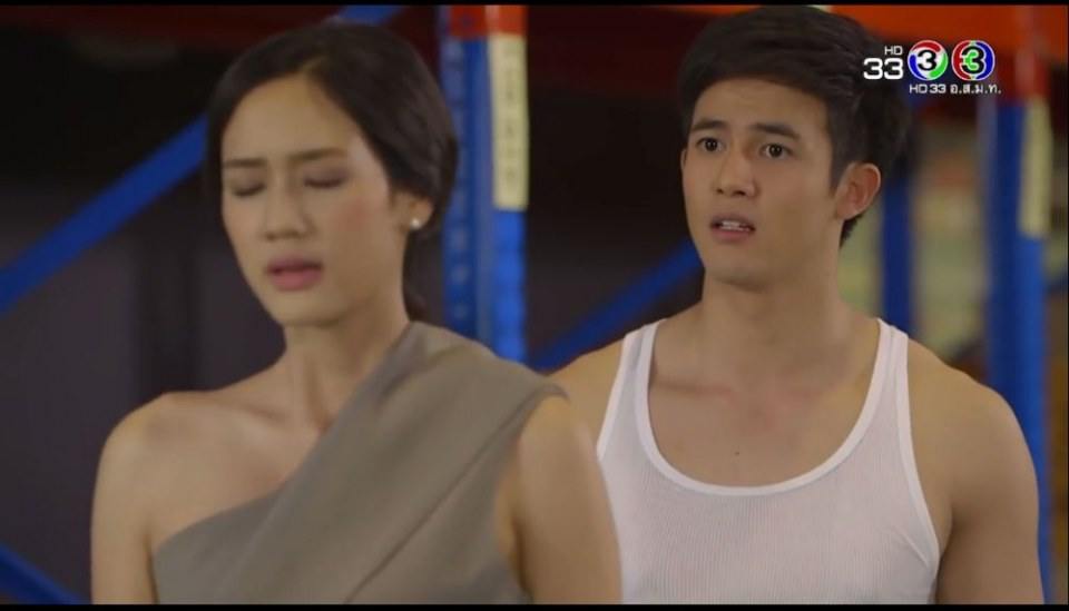 ฮ้อนก็ถอดเสื้อแมจิเลียเอ้ย! เช็ดเหือให้,ถึงเจ้าบ่แม่นพระเอกในละครแต่เจ้าคือพระเอกใจดวงใจของข้อย เบิ่งเพราะมีเจ้า//ระเริงไฟ