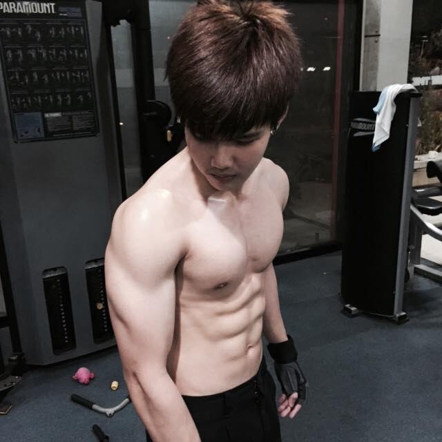 น้องโอ๊ต ขาวๆ น่ารัก หุ่นน่ากอด