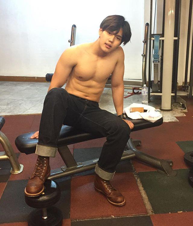 น้องโอ๊ต ขาวๆ น่ารัก หุ่นน่ากอด