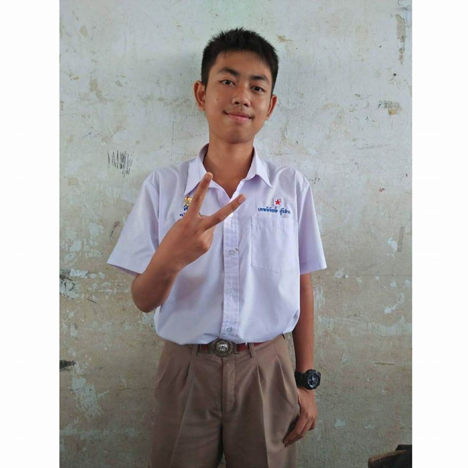 7.นาย เทพพิทักษ์ สุริสางค์ (เจ๋ง) ตำแหน่ง เซนเตอร์ตัวรับ ฉายา สายเคลีย FB:Thepphithak Surisang