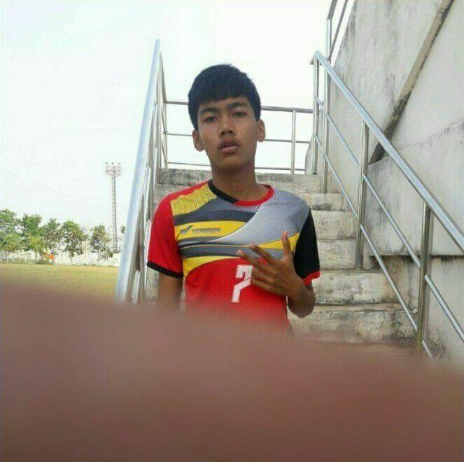 6.นาย สิทธิชัย ไชยคำทอน (ชัย) ตำแหน่ง กลางรุก ฉายา ยิงทะลุกำแพง FB: Chai sitthichai