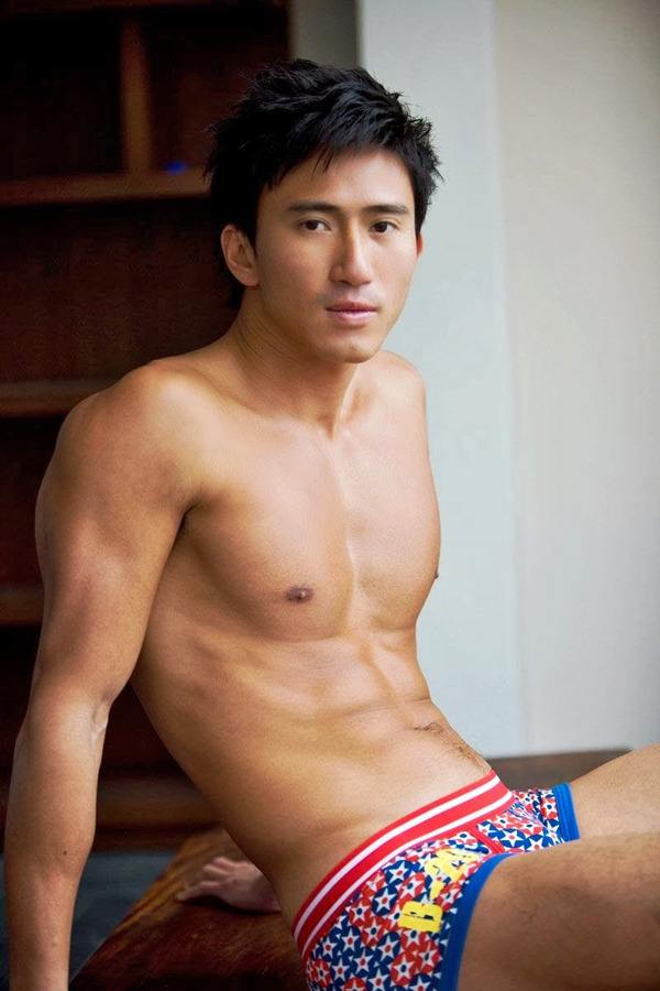 ถอดโชว์เรือนร่าง 2003
