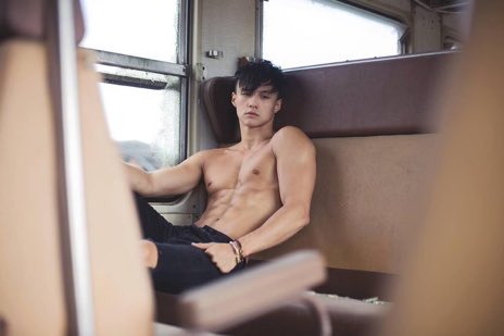 hot male 302 (18+)
