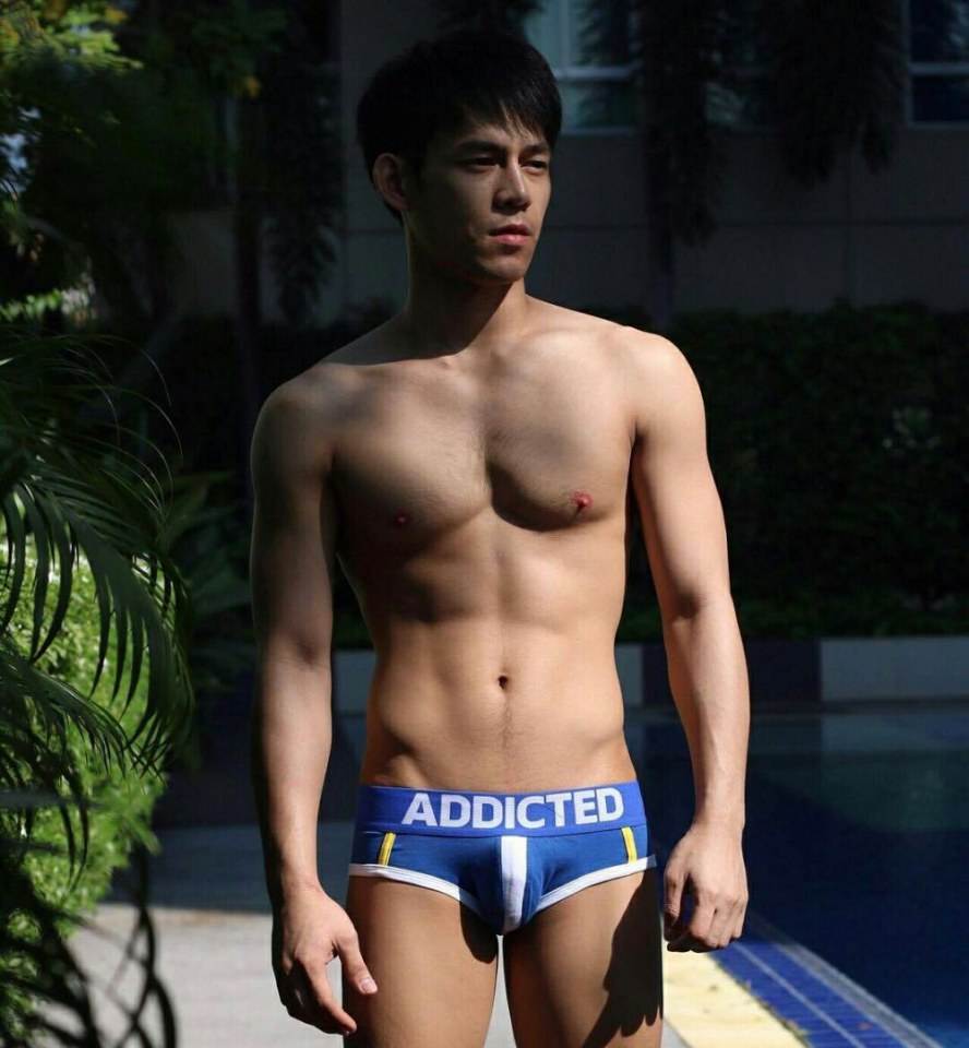hot male 302 (18+)