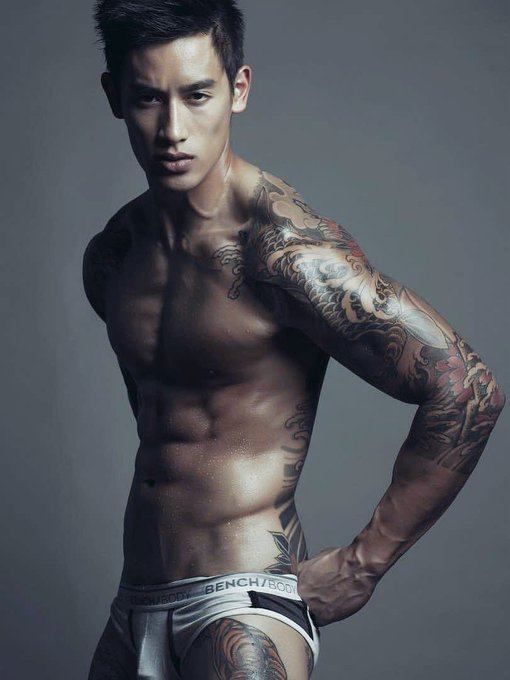 hot male 302 (18+)