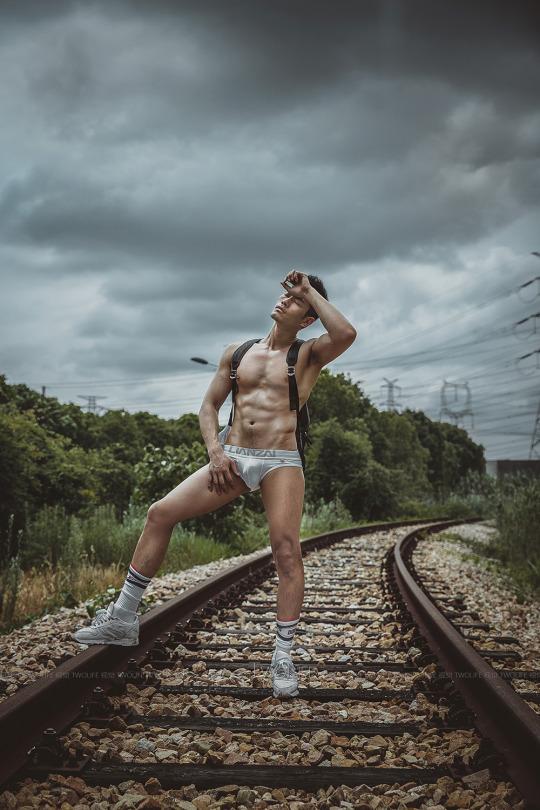 hot male 305 (18+)