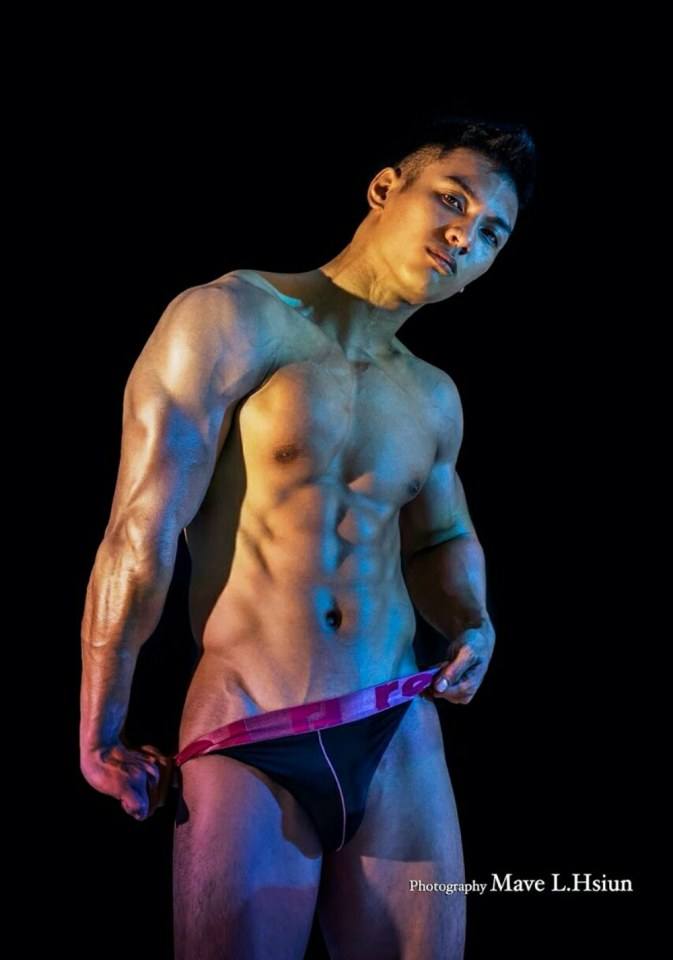 hot male 305 (18+)