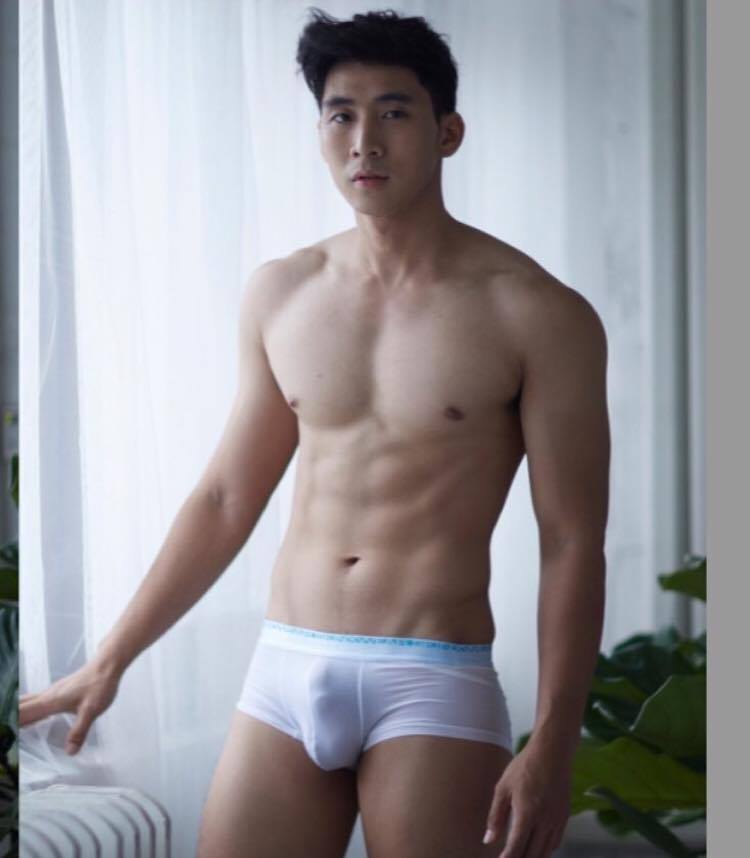 hot male 307 (18+)