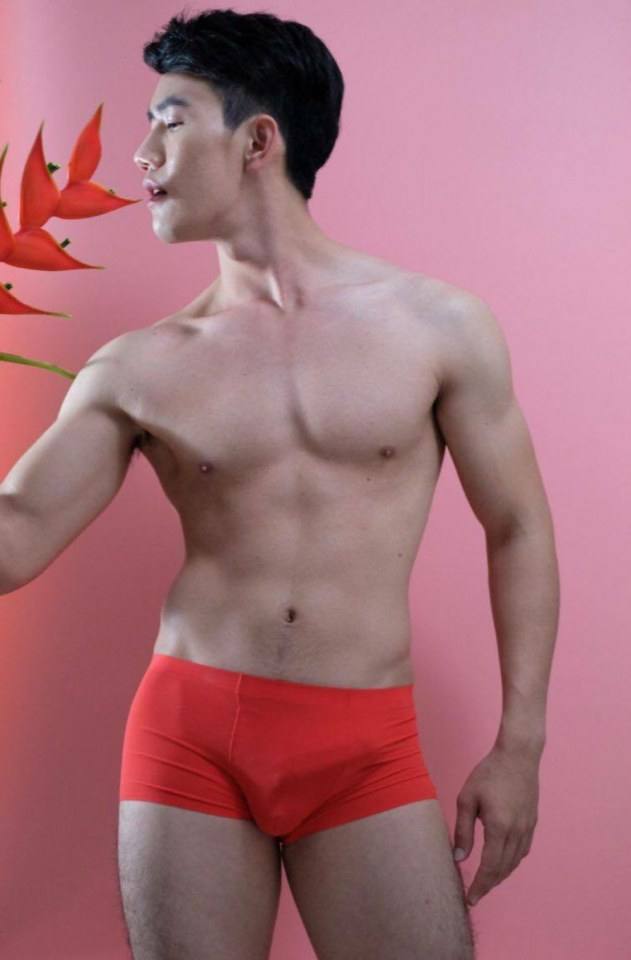 hot male 307 (18+)