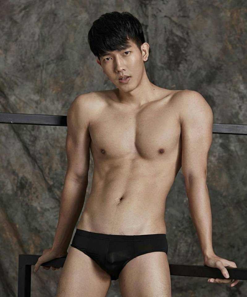 hot male 308 (18+)
