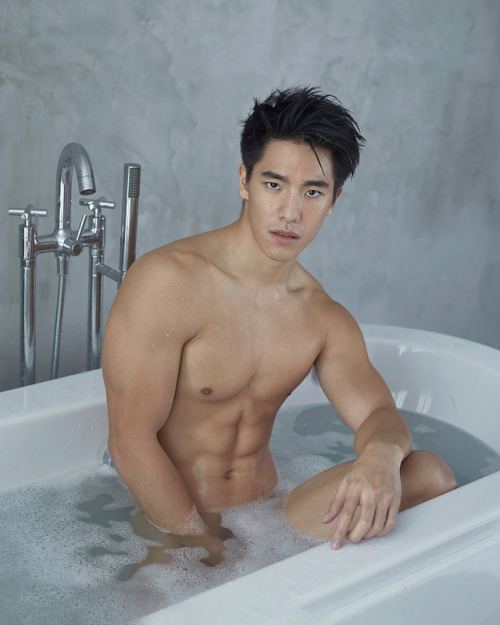 ถอดโชว์เรือนร่าง 2016