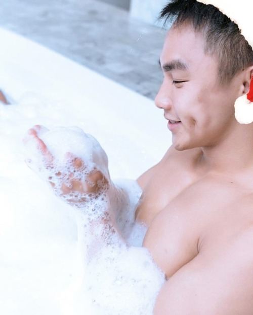 ถอดโชว์เรือนร่าง 2016