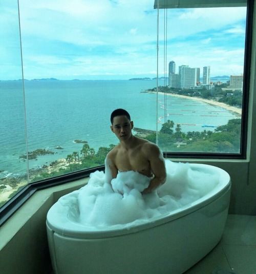 ถอดโชว์เรือนร่าง 2016