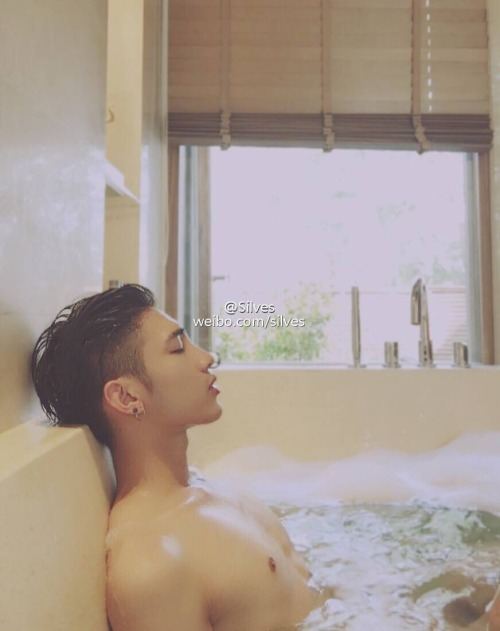 ถอดโชว์เรือนร่าง 2016