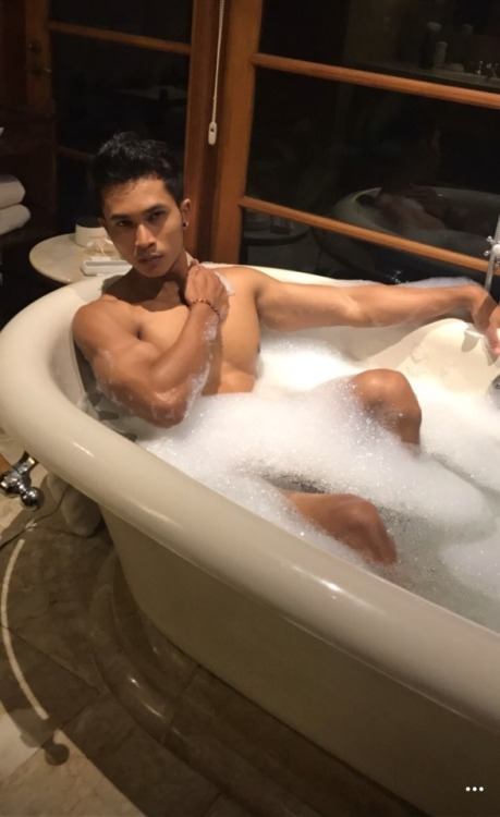 ถอดโชว์เรือนร่าง 2016