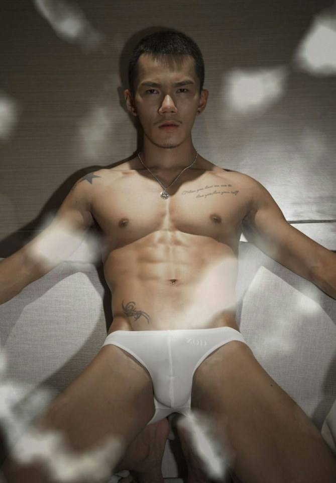 hot male 310 (18+)