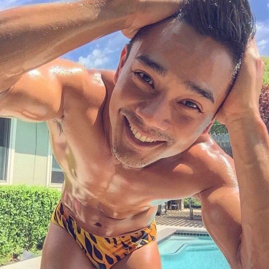 hot male 310 (18+)