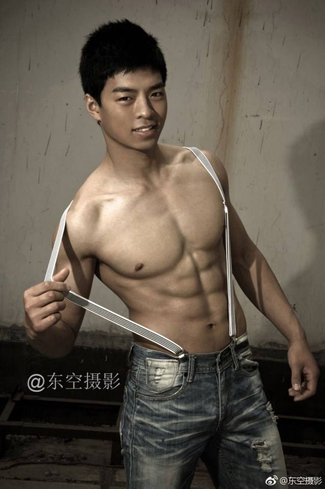 เลียกล้ามนมอมไข่