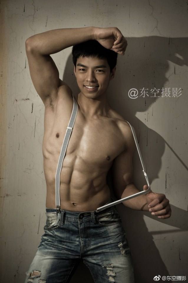 เลียกล้ามนมอมไข่
