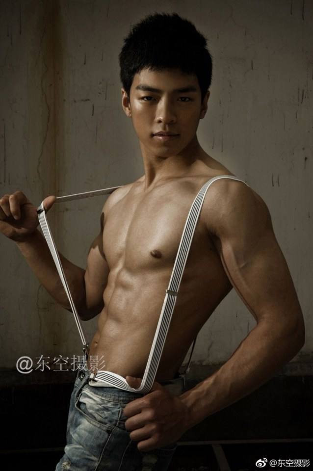 เลียกล้ามนมอมไข่