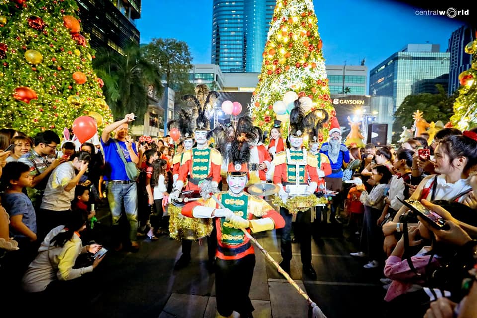 ชวนส่องไฟประดับหน้า CentralWorld สวยสุดๆ