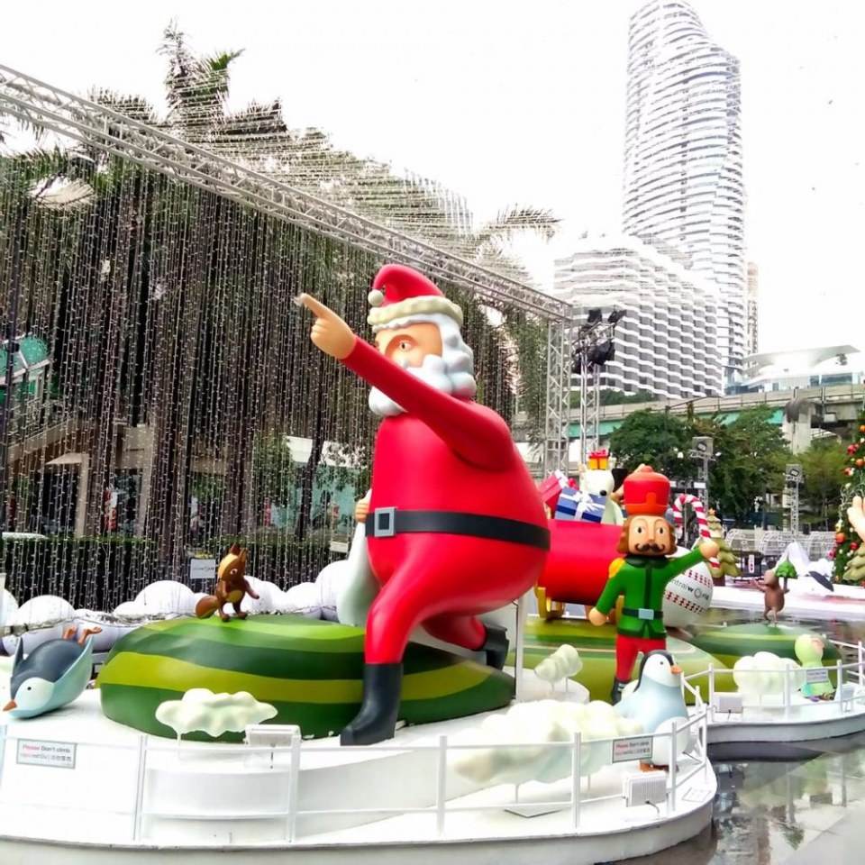 ชวนส่องไฟประดับหน้า CentralWorld สวยสุดๆ