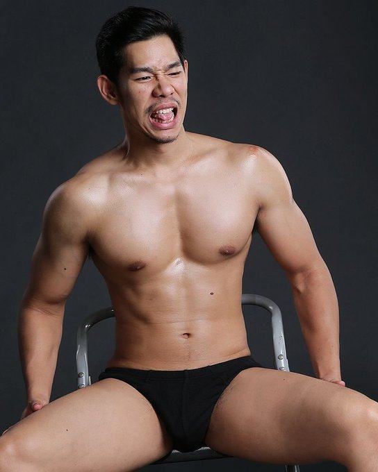 hot male 313 (18+)