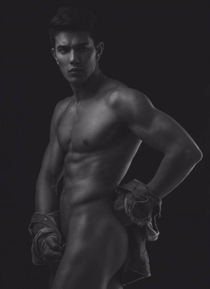 hot male 313 (18+)