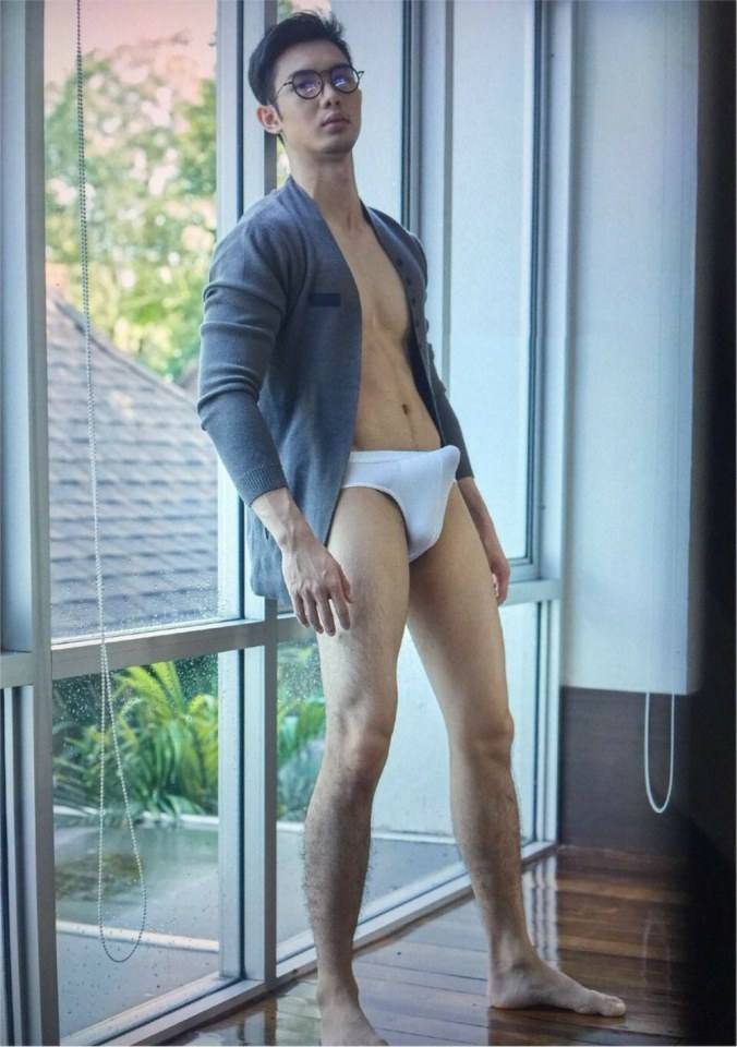 hot male 313 (18+)