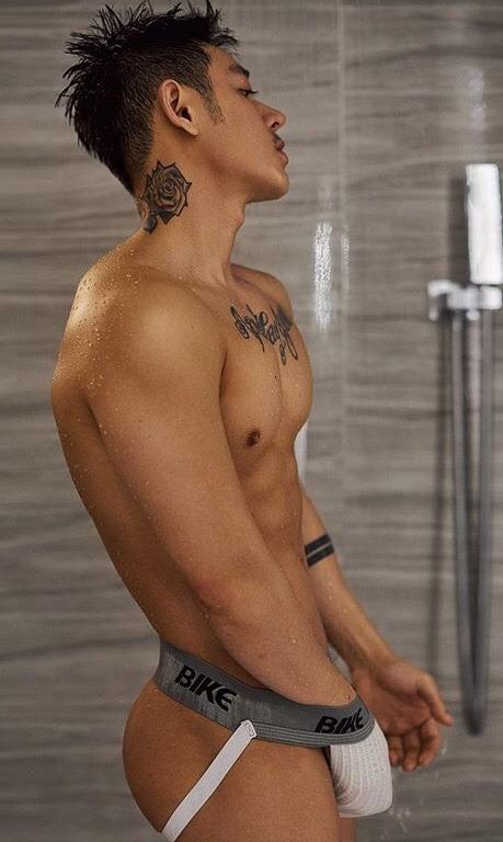 hot male 318 (18+)