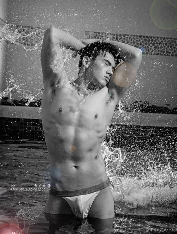 hot male 318 (18+)